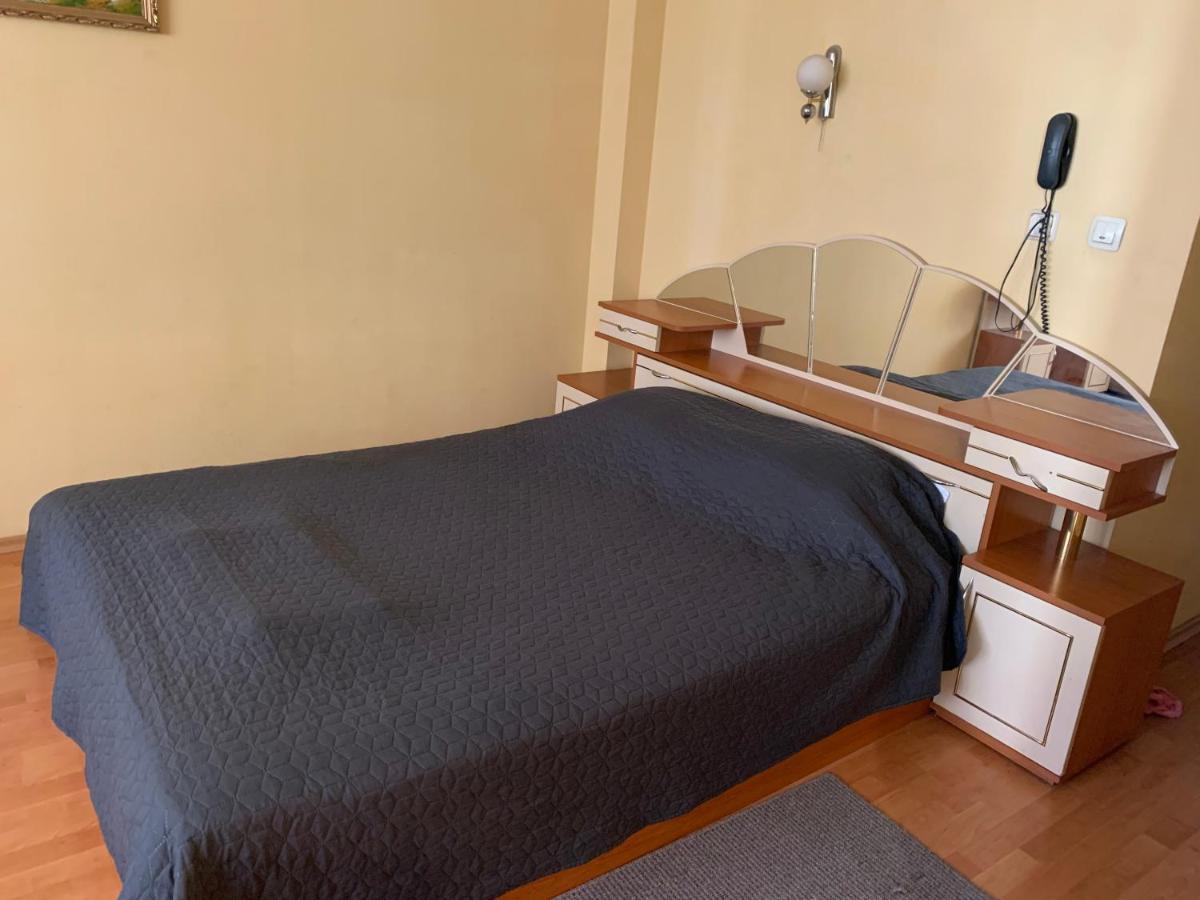 Hotel Rade 2 Vratsa ภายนอก รูปภาพ
