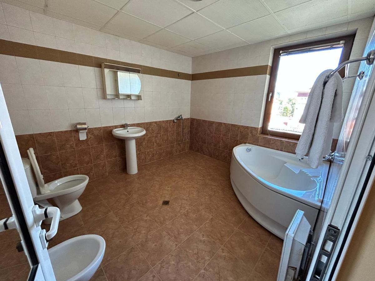 Hotel Rade 2 Vratsa ภายนอก รูปภาพ