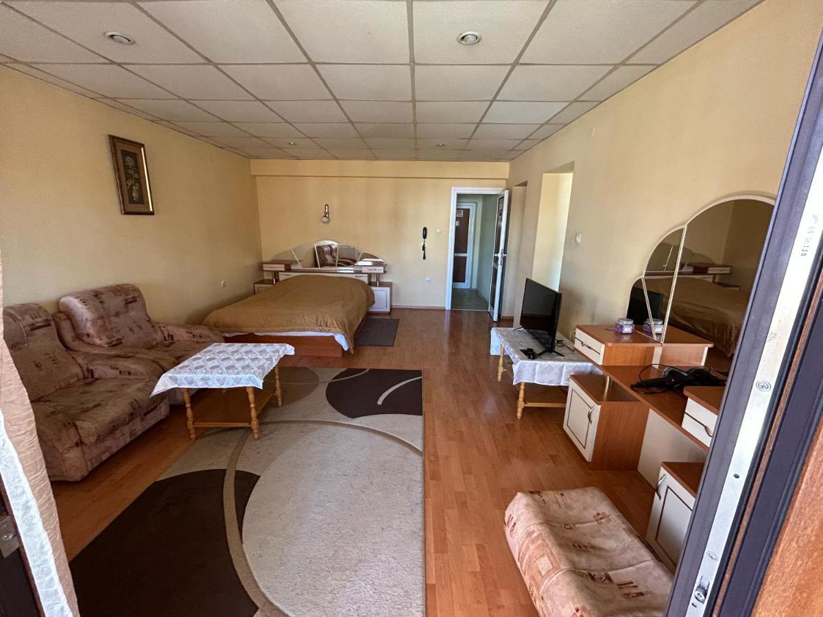 Hotel Rade 2 Vratsa ภายนอก รูปภาพ